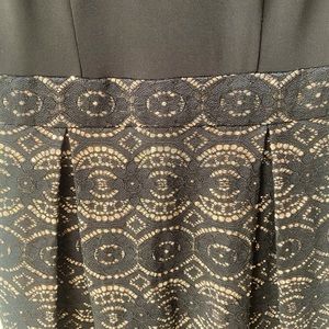 Vince Camuto dress size 6 with pockets. Picture does not do it justice.